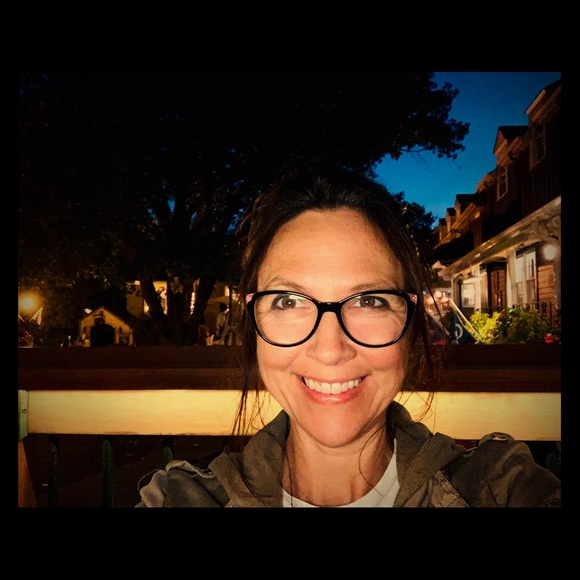 🌻Meet your Posher, Sue🌻 - Picture 1 of 4